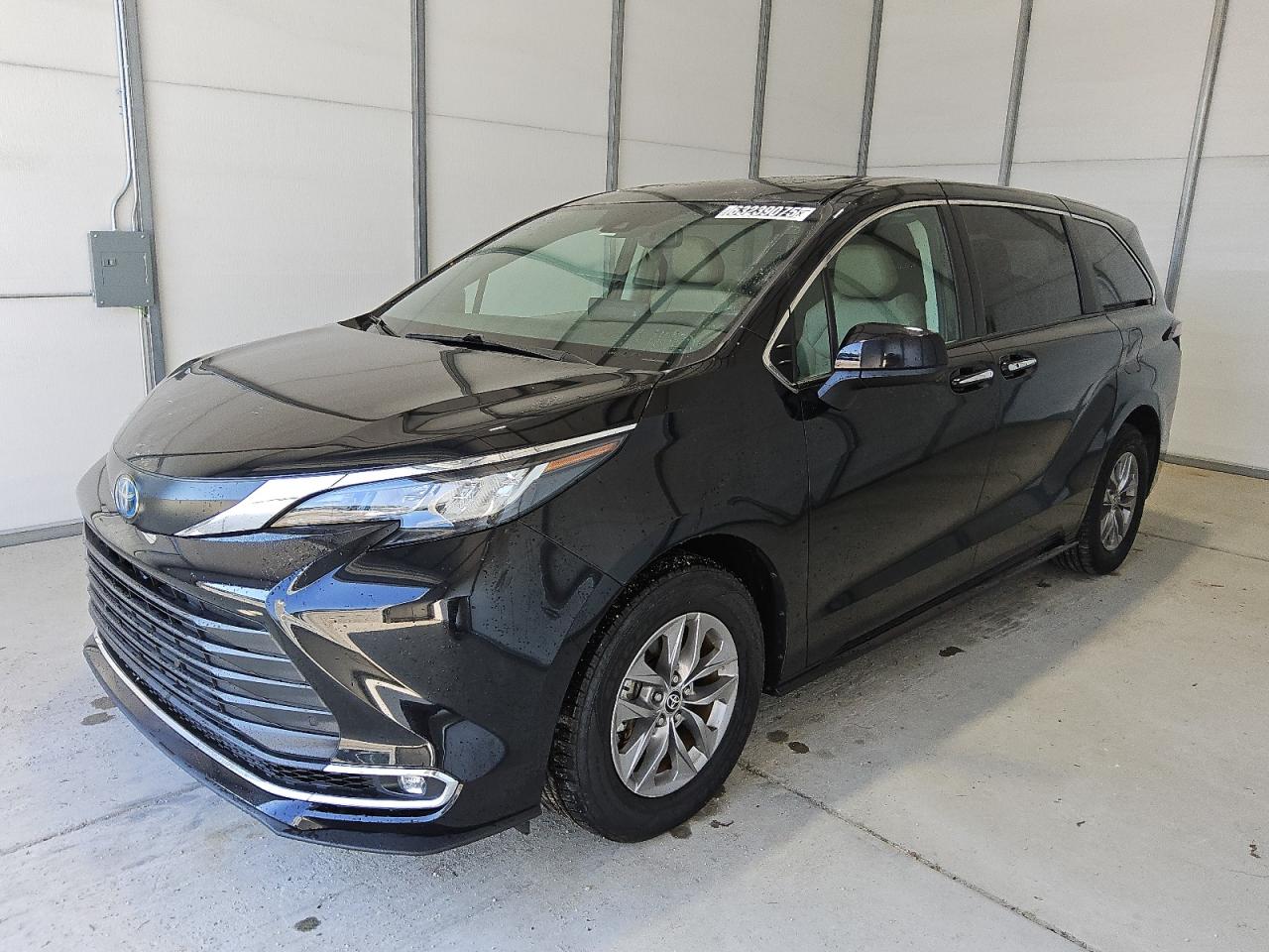 TOYOTA SIENNA XLE  *5TDYRKEC9NS112243*