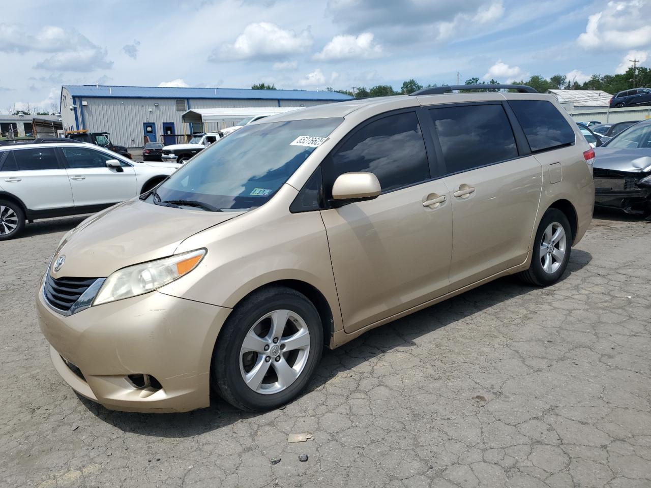 TOYOTA SIENNA LE  *5TDKK3DC4ES412399*