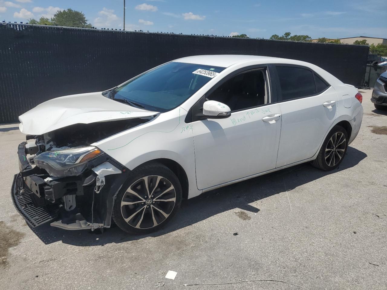 TOYOTA COROLLA L  *5YFBURHE3HP594084*