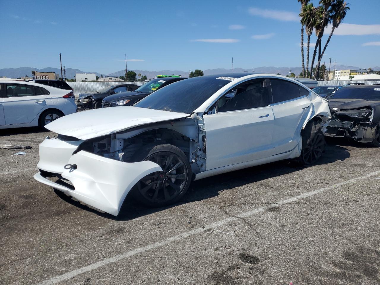 TESLA MODEL 3   *5YJ3E1EB2LF628825*