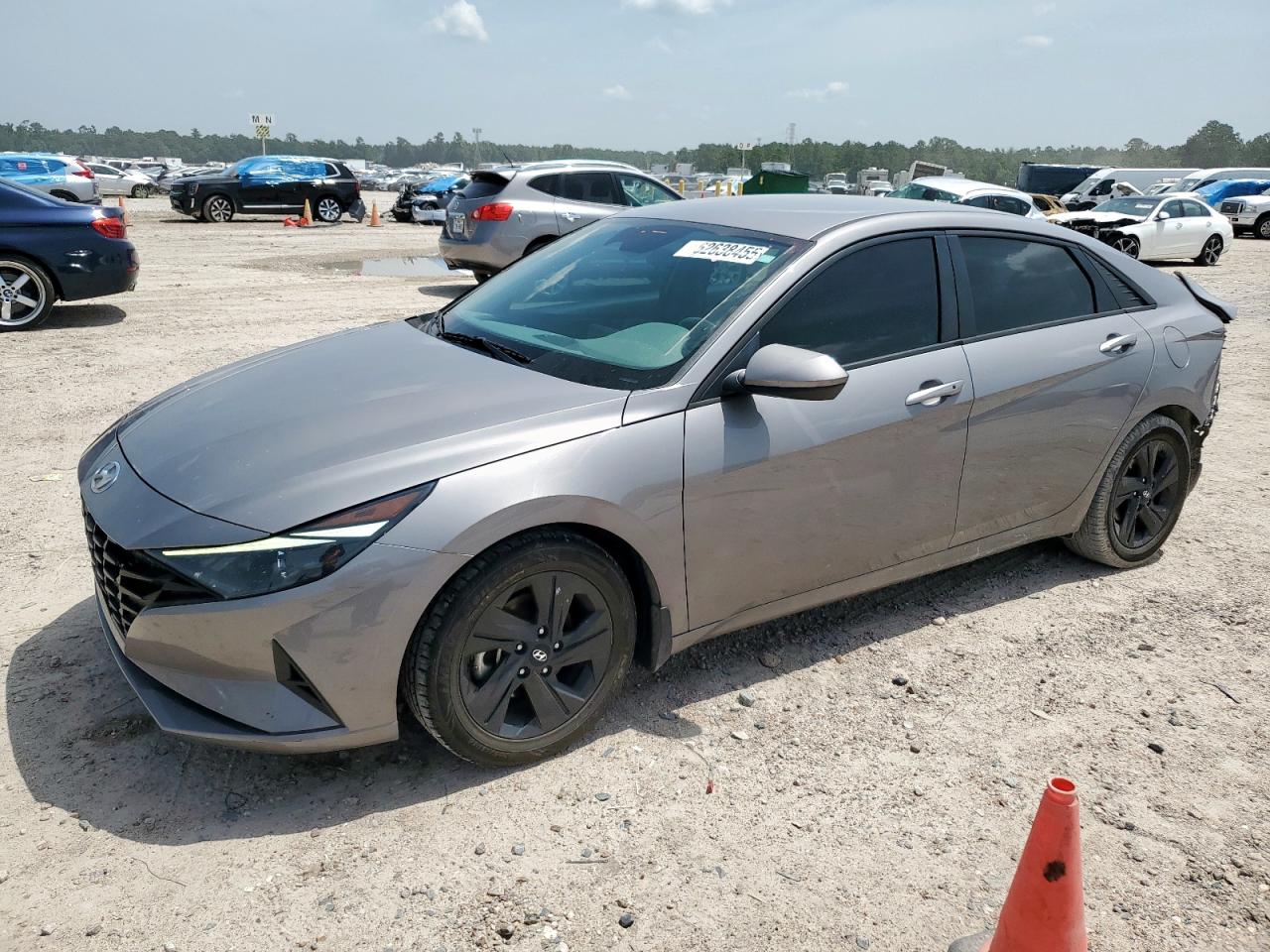 HYUNDAI ELANTRA SE  *KMHLS4AGXNU218260*