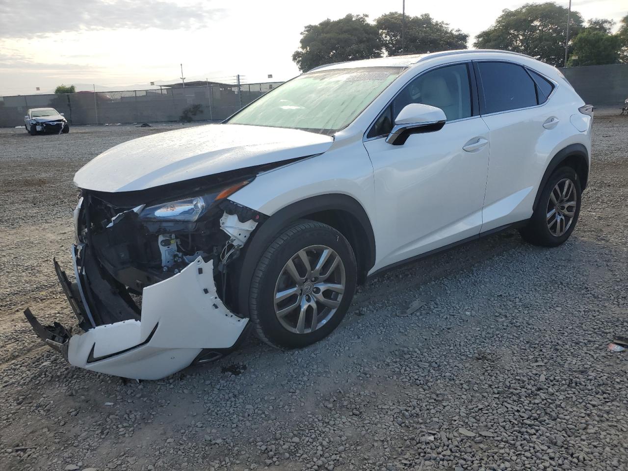 LEXUS NX 200T  *JTJYARBZXF2005295*