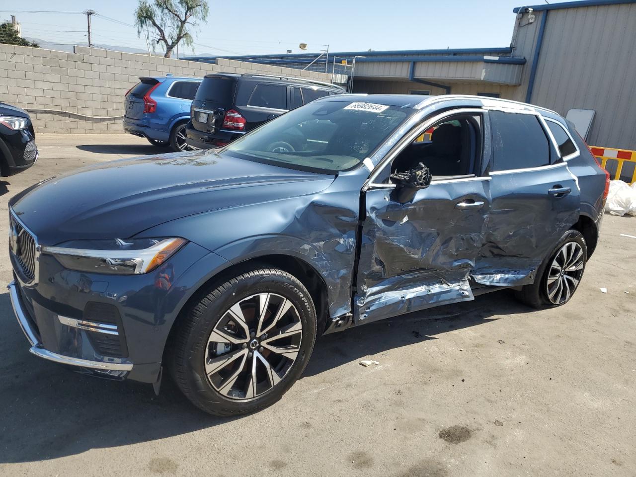 VOLVO XC60 PLUS   *YV4L12RN8P1375897*