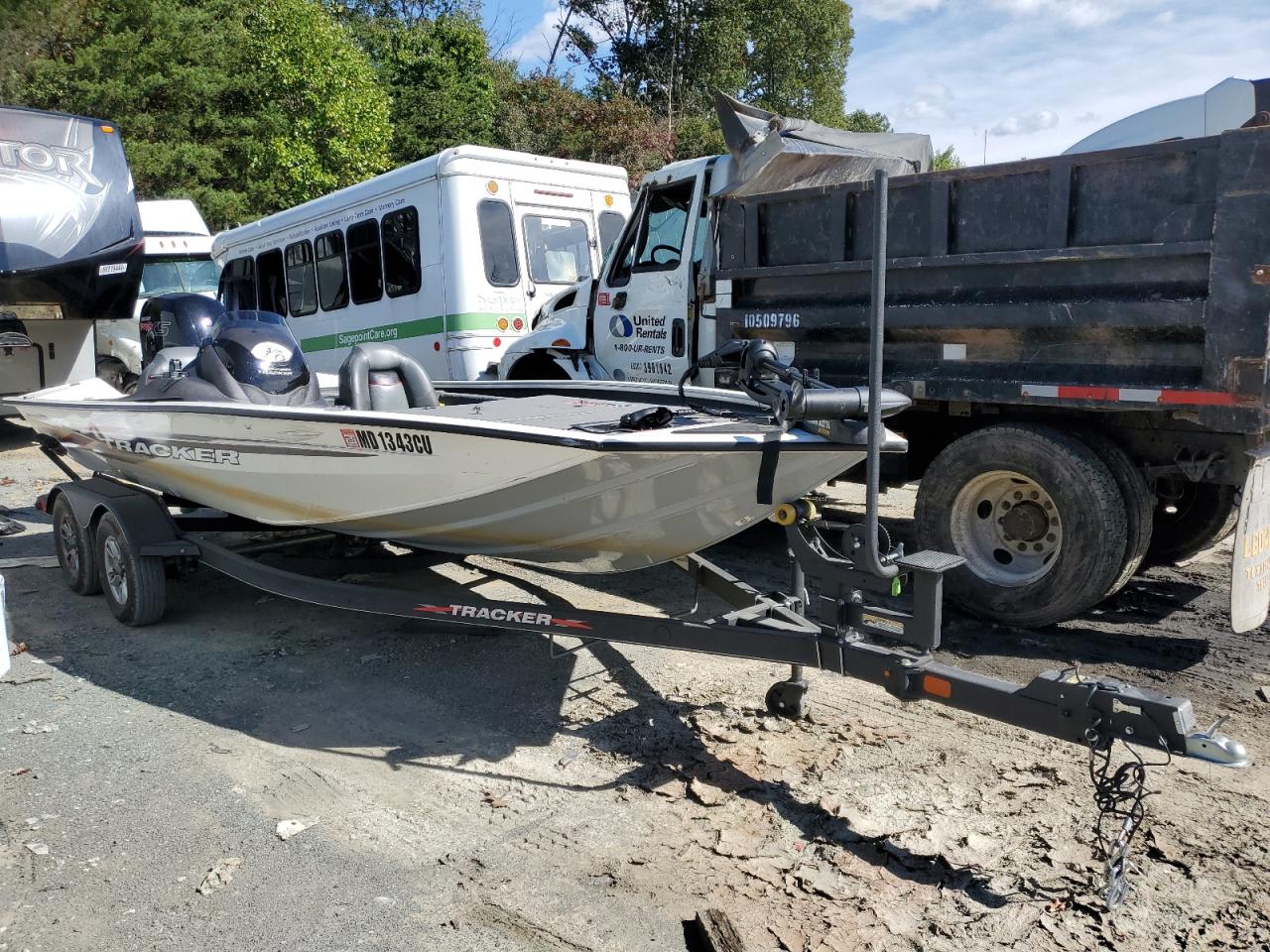 TRAC BOAT   *BUJ27388C323*