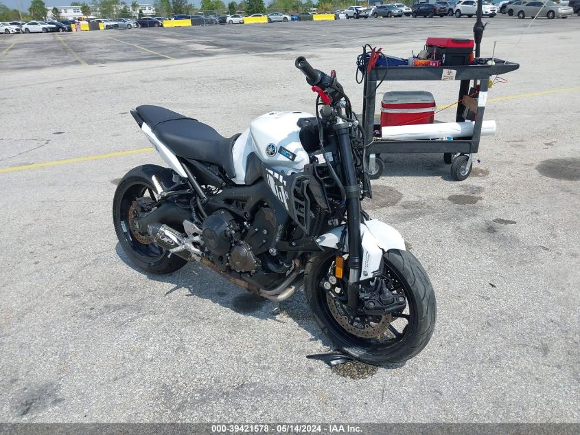 YAMAHA FZ09   *JYARN53E9HA001016*