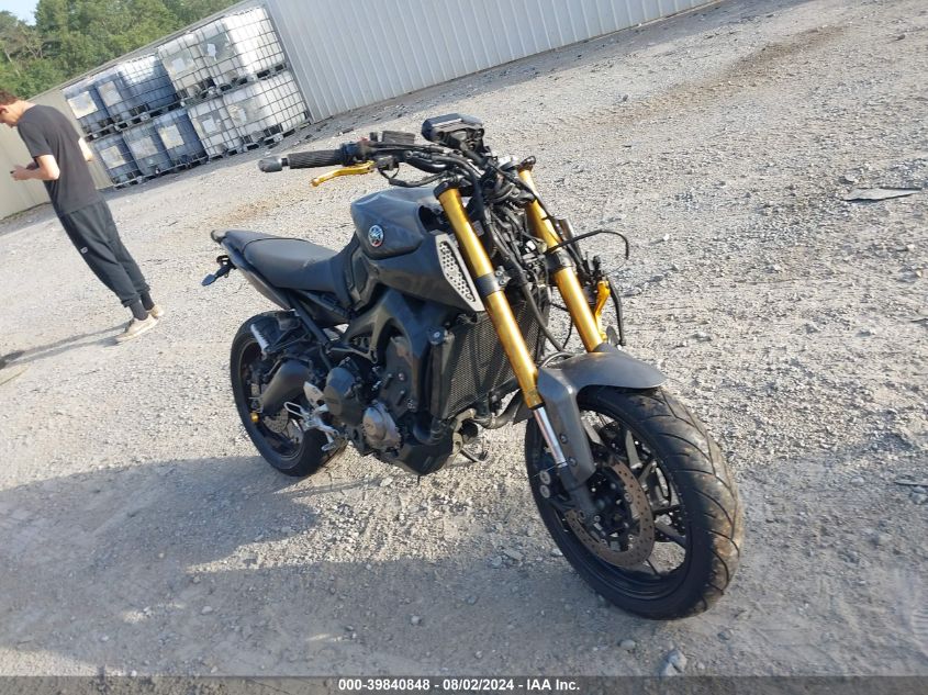 YAMAHA FZ09   *JYARN33E5FA008126*