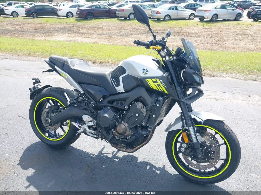 YAMAHA FZ09   *JYARN53E1HA000958*